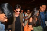 Shah Rukh Khan leaves with family on 10th Aug 2016